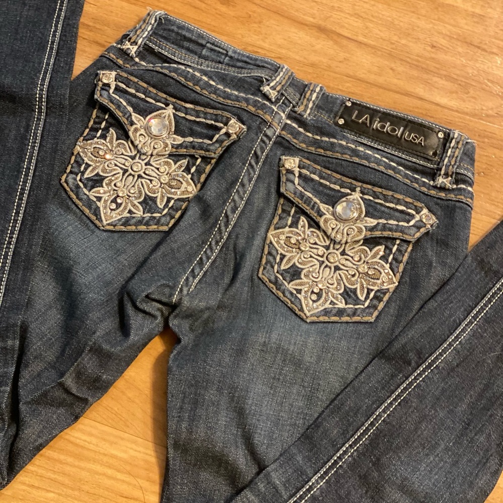 LA idol jeans size 3 (W:28, L:31 1/2) worn, in good condition.